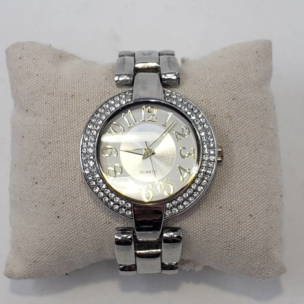 Chicos Womens Silver Tone Rhinestone Watch Quartz Round Face Chunky New Battery - Picture 1 of 6